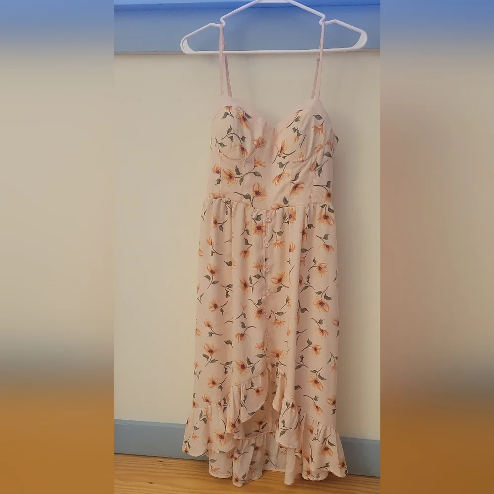 Pretty Summer Dress - Picture 1 of 7